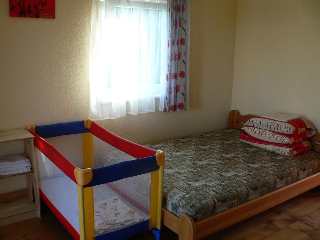 Guest House Podnieki Ventspils Phòng bức ảnh