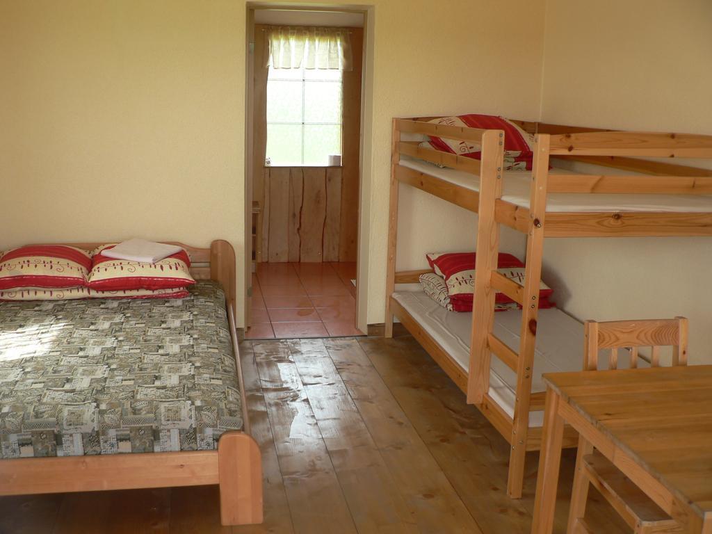 Guest House Podnieki Ventspils Phòng bức ảnh